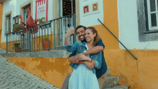 "Alguém Como Eu" junta estrelas do Brasil e de Portugal numa comédia romântica em Lisboa