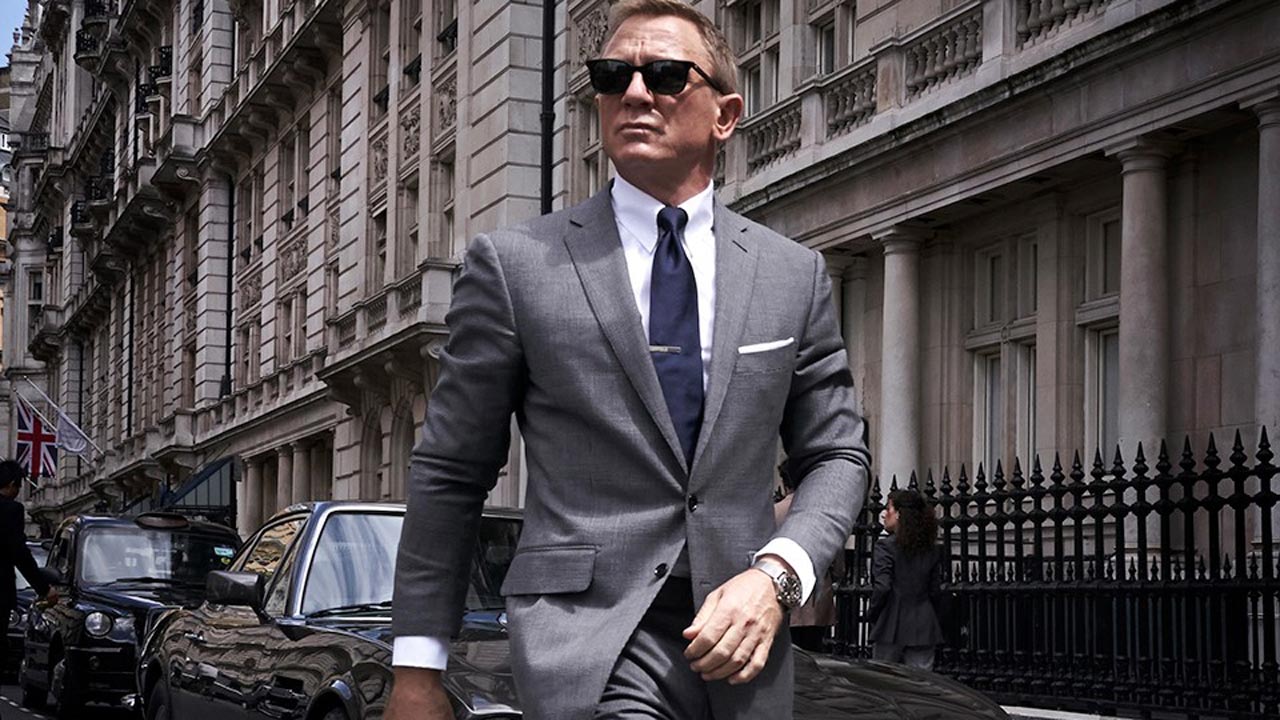 Daniel Craig condecorado à imagem de 007