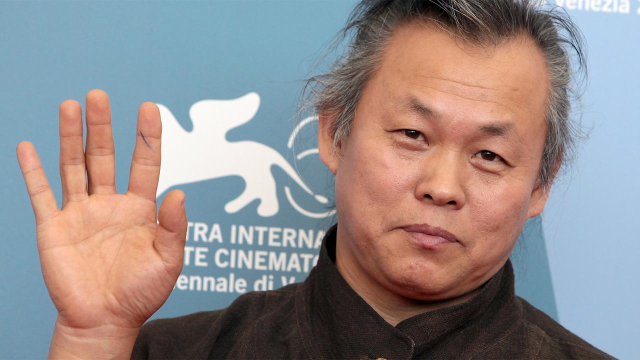 Morreu Kim Ki-duk, cineasta sul-coreano controverso e premiado em vários festivais europeus