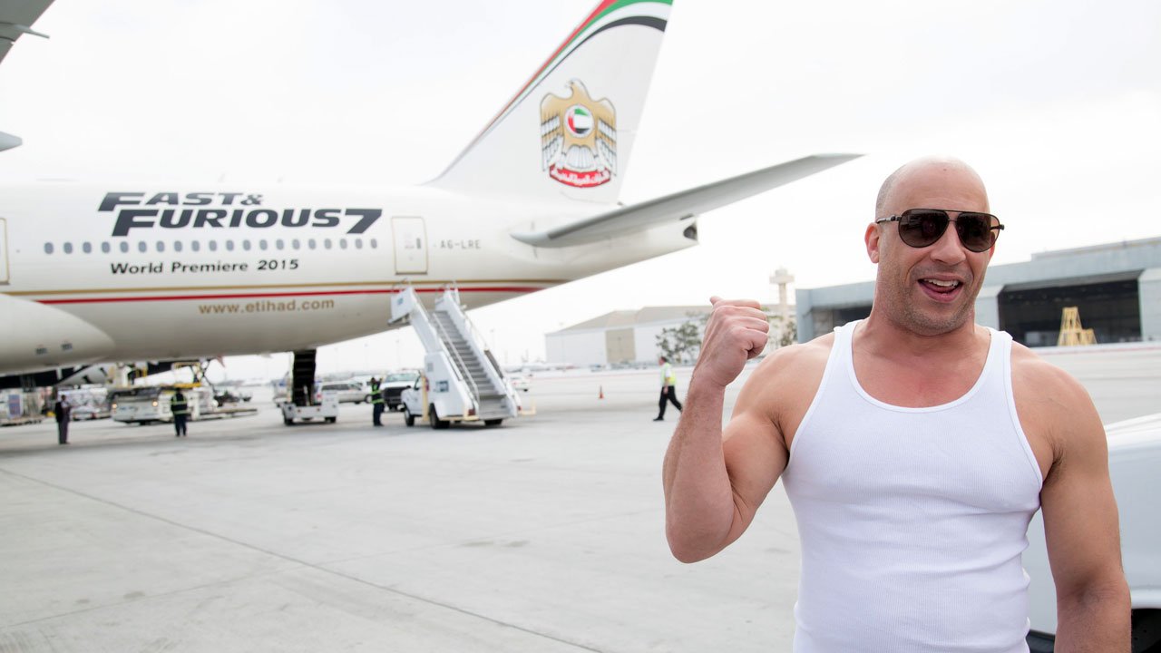 Vin Diesel dá as boas vindas ao avião "Velocidade Furiosa 7"