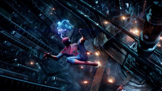 Salte entre os edifícios com o poster em movimento de "O Fantástico Homem-Aranha 2"