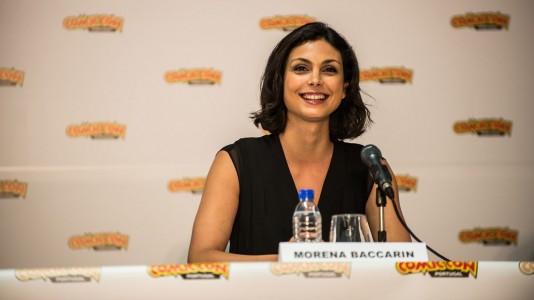 Morena Baccarin na Comic-Con para promover a série "Gotham"