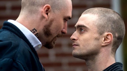 Daniel Radcliffe é um cabeça rapada no trailer de "Imperium"