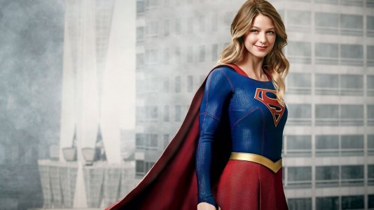 Primeira imagem de "Supergirl" ao lado do primo"Superman"